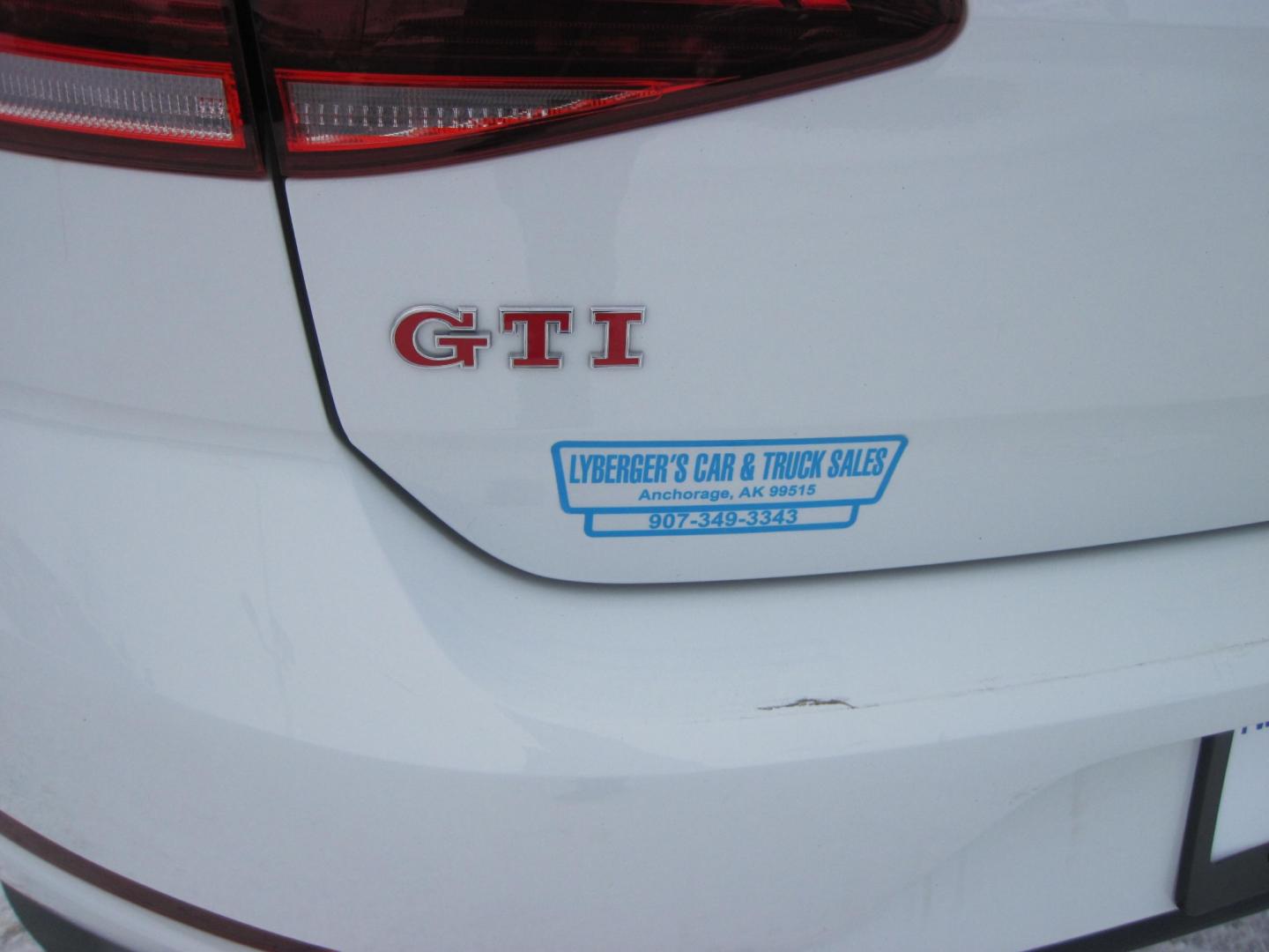 2020 white Volkswagen Golf GTI SE Hatch (3VW6T7AU2LM) with an 2.0L L4 DOHC 16V TURBO engine, 7A transmission, located at 9530 Old Seward Highway, Anchorage, AK, 99515, (907) 349-3343, 61.134140, -149.865570 - Photo#4